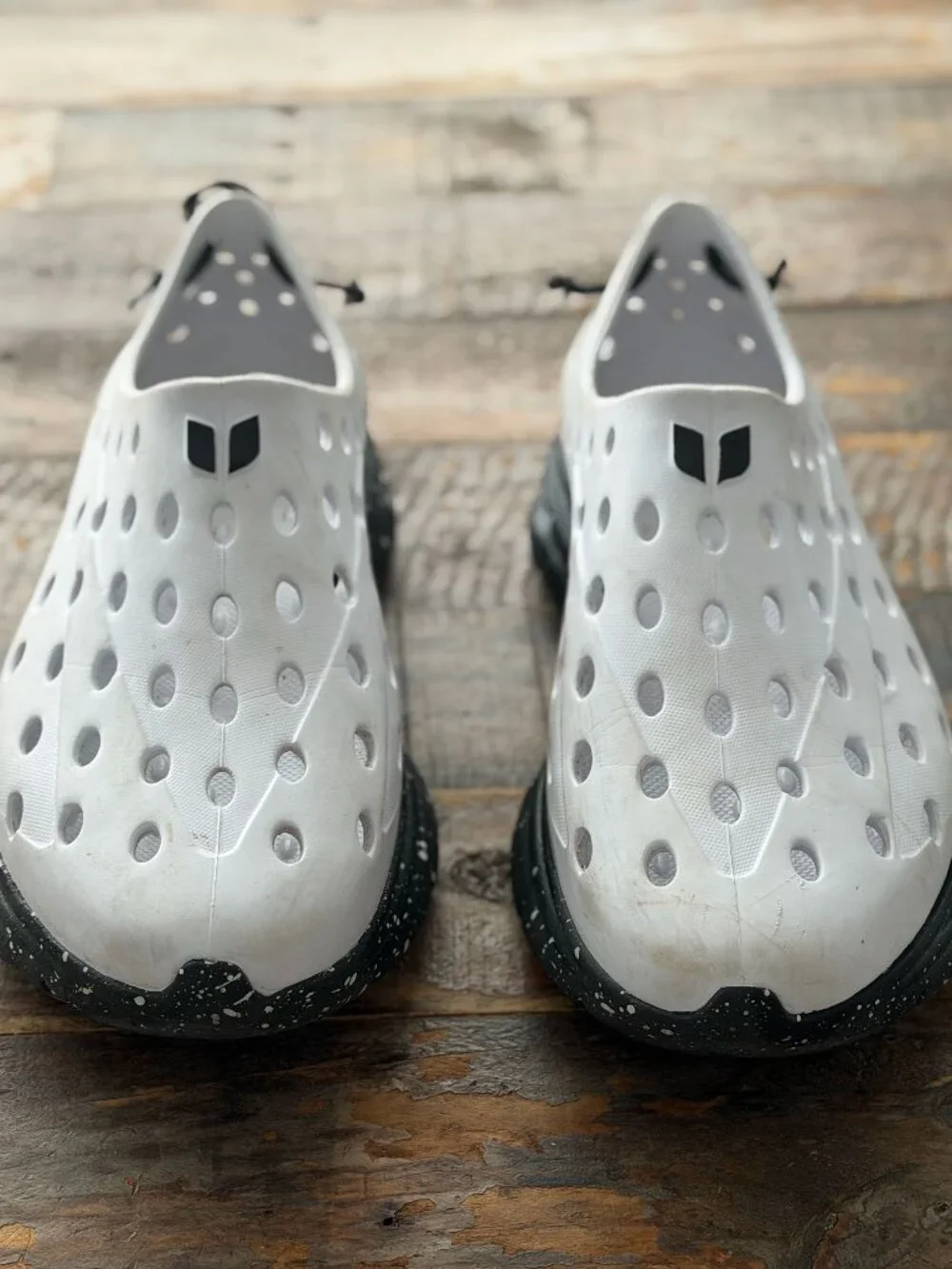 Kane Revive Recovery Shoes - White / Black Speckle -